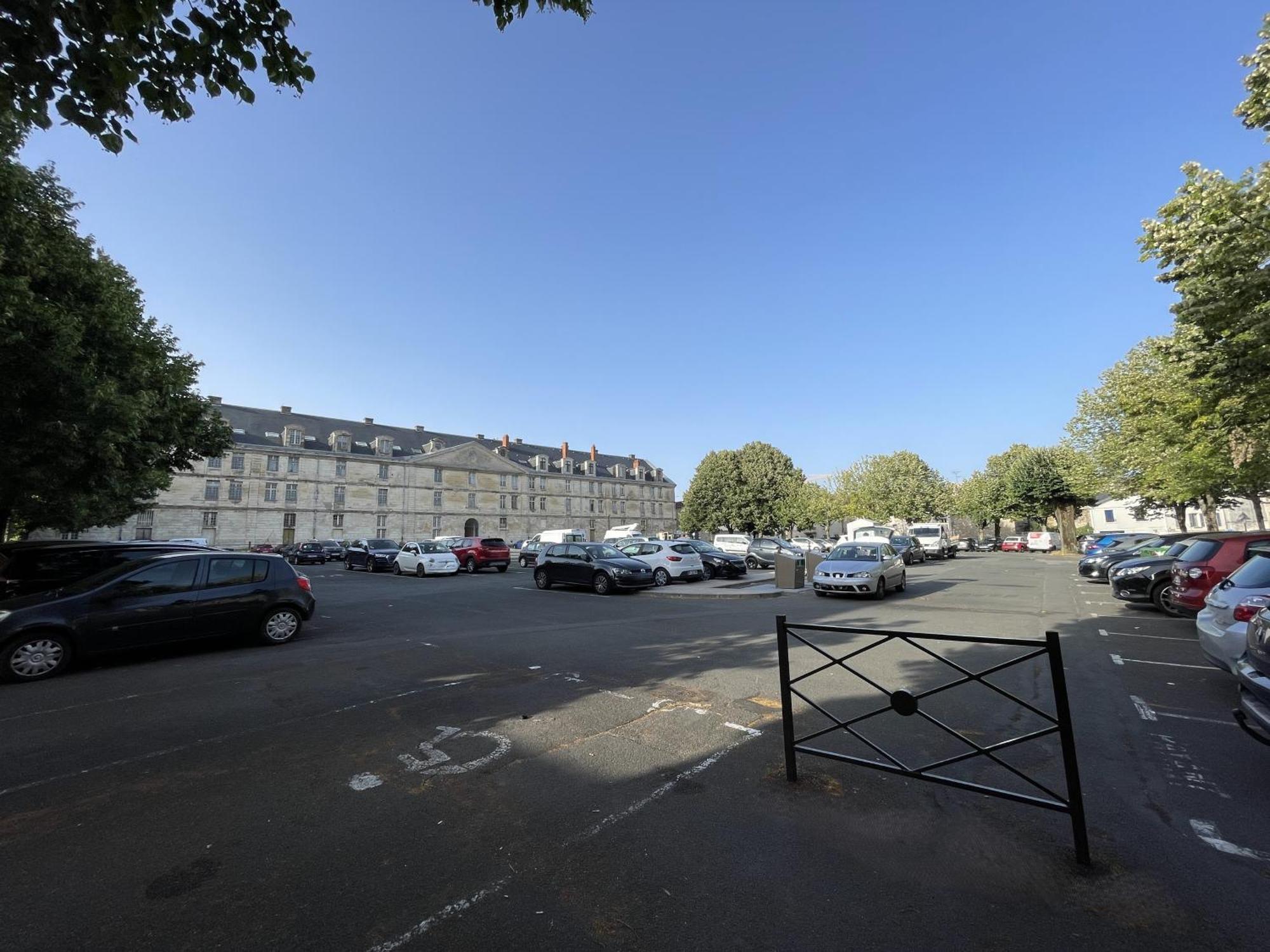 Apartamento Chez Jean-Yves Et Zoe - La Boheme - Au Calme, Tres Propre, Proche Parkings Niort Exterior foto